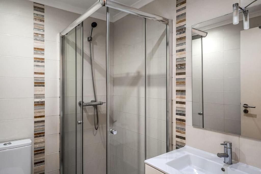 Charming Studio With Ac And Loft On Ground Floor Lisbona Esterno foto