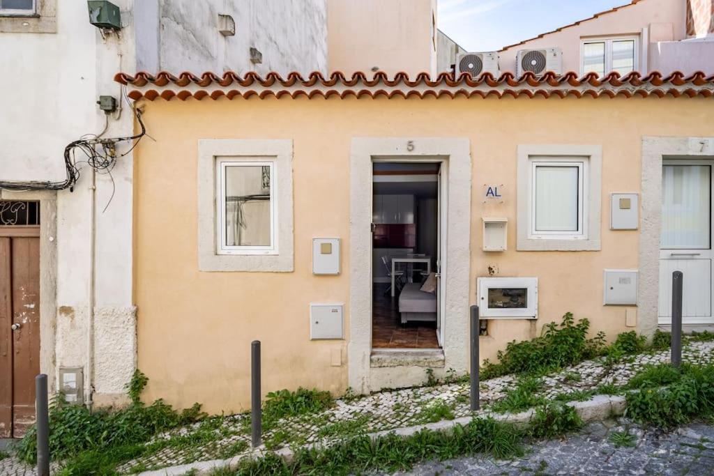 Charming Studio With Ac And Loft On Ground Floor Lisbona Esterno foto