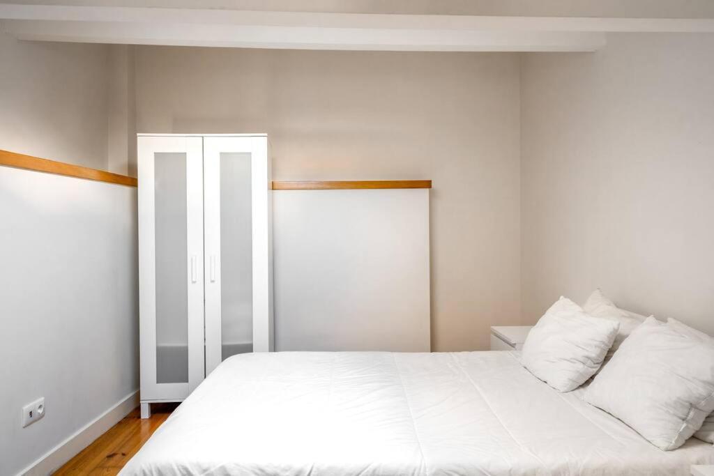 Charming Studio With Ac And Loft On Ground Floor Lisbona Esterno foto