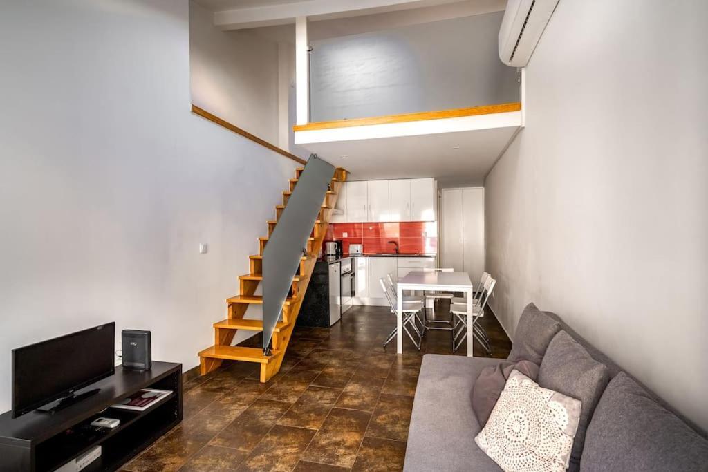 Charming Studio With Ac And Loft On Ground Floor Lisbona Esterno foto